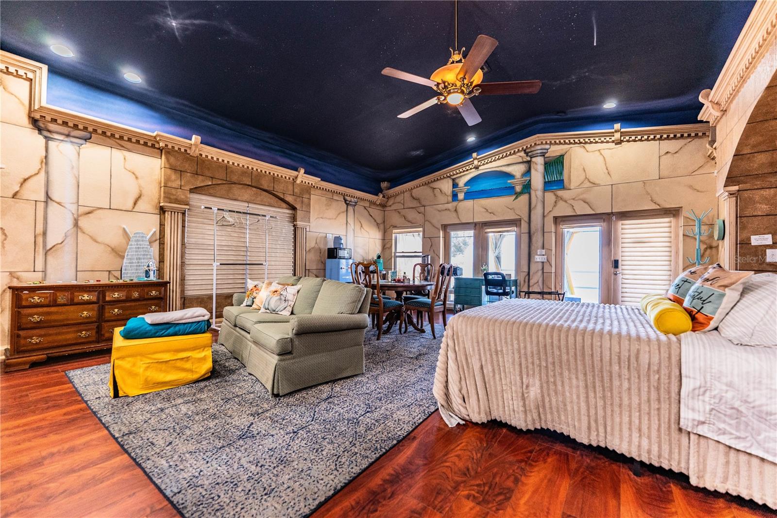 Image 68 of 80 For 331 Bay Street