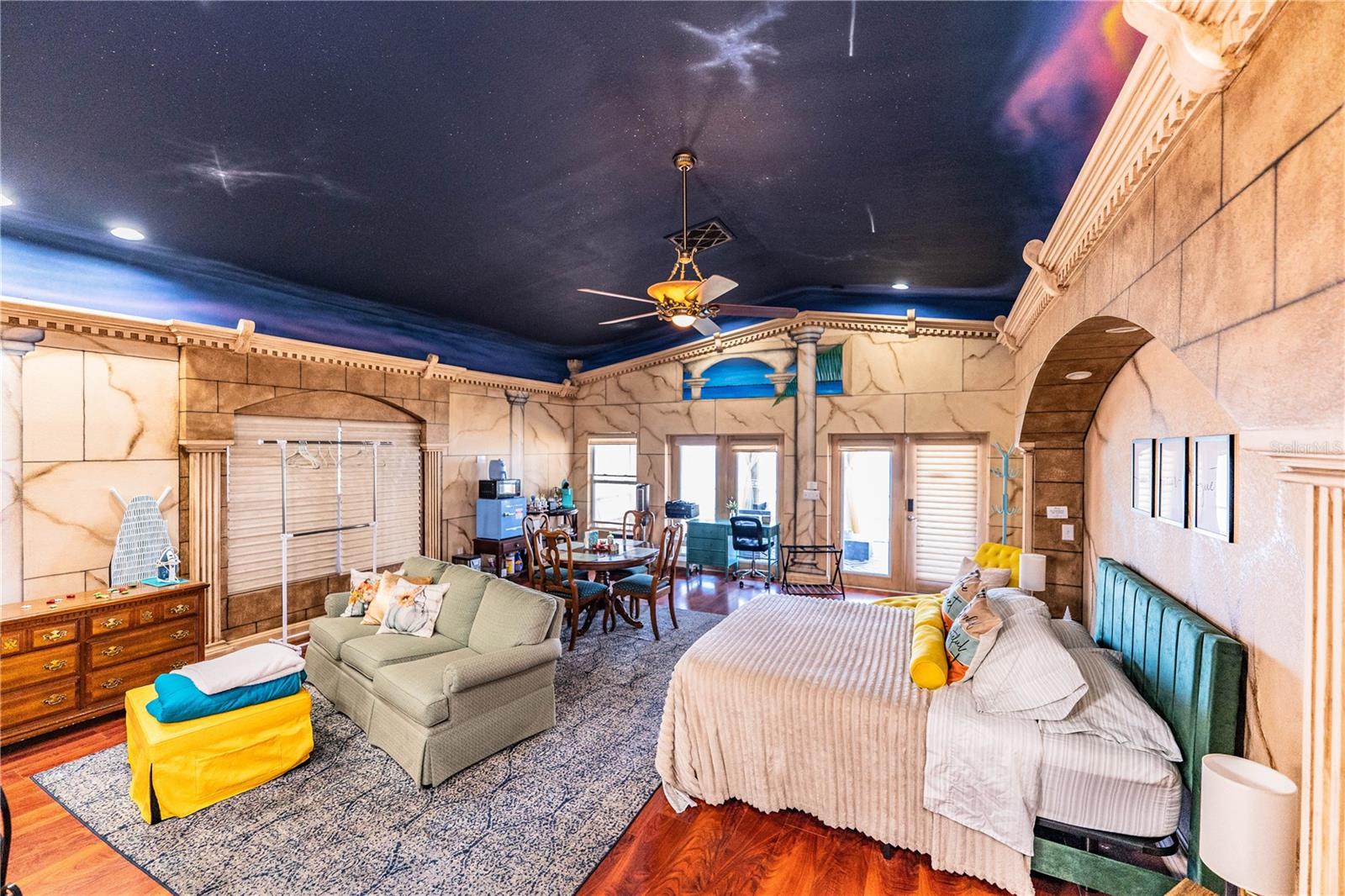 Image 69 of 80 For 331 Bay Street