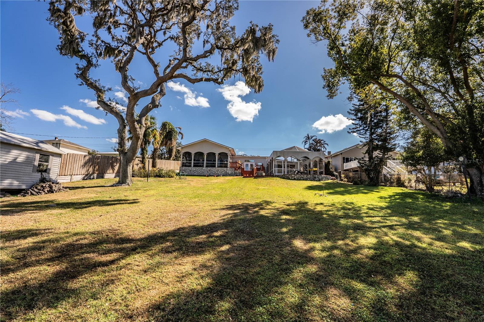 Image 7 of 80 For 331 Bay Street