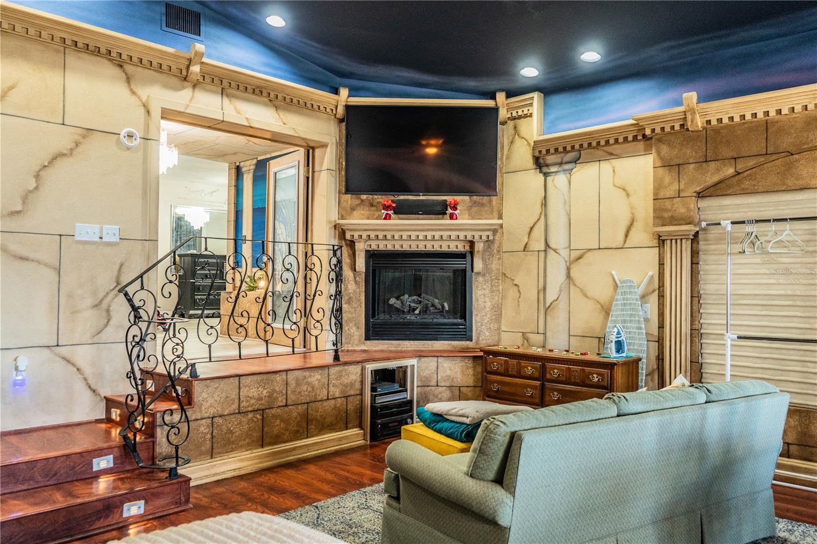 Image 78 of 80 For 331 Bay Street