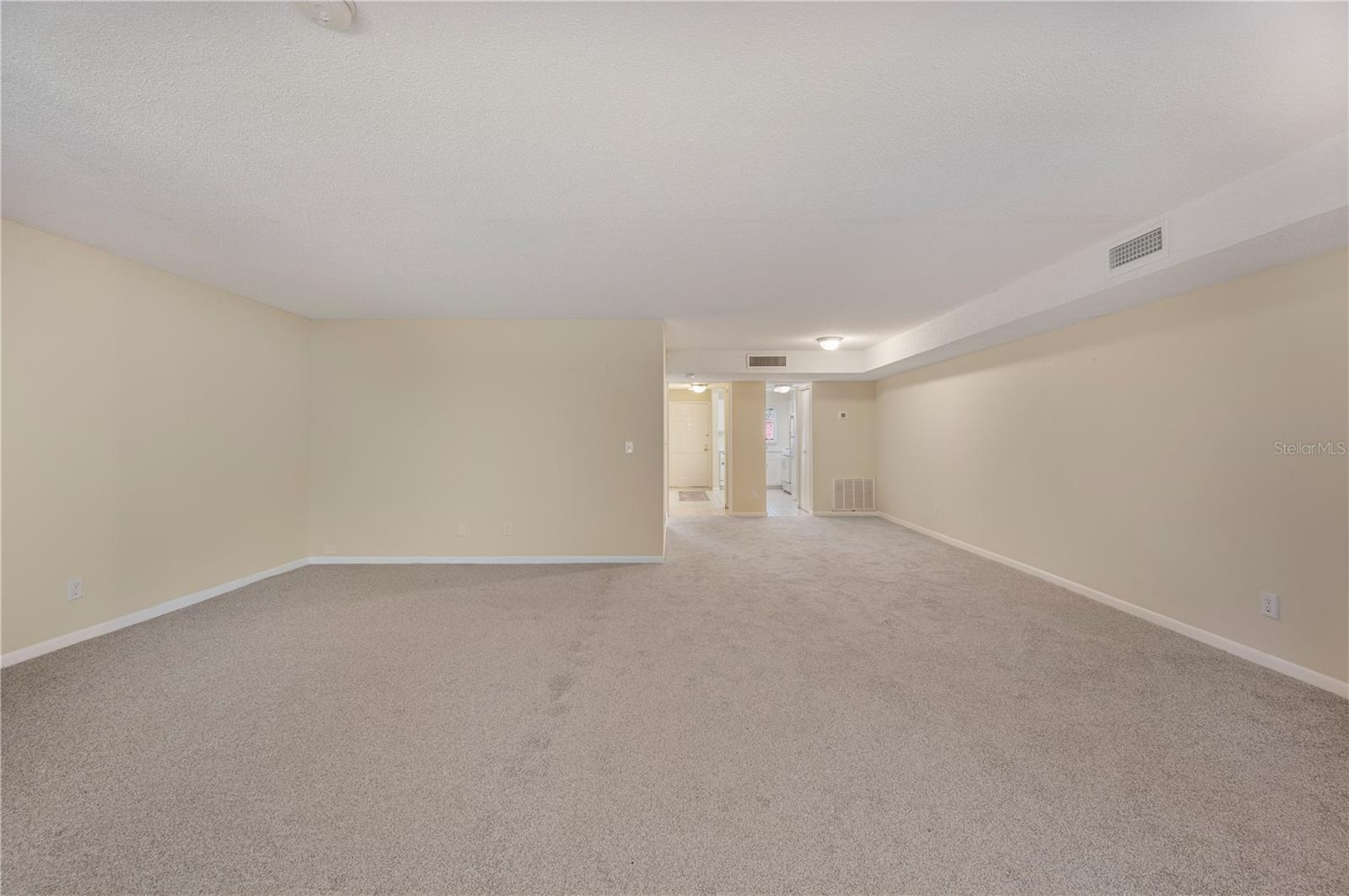 Image 14 of 27 For 400 El Camino Drive 204