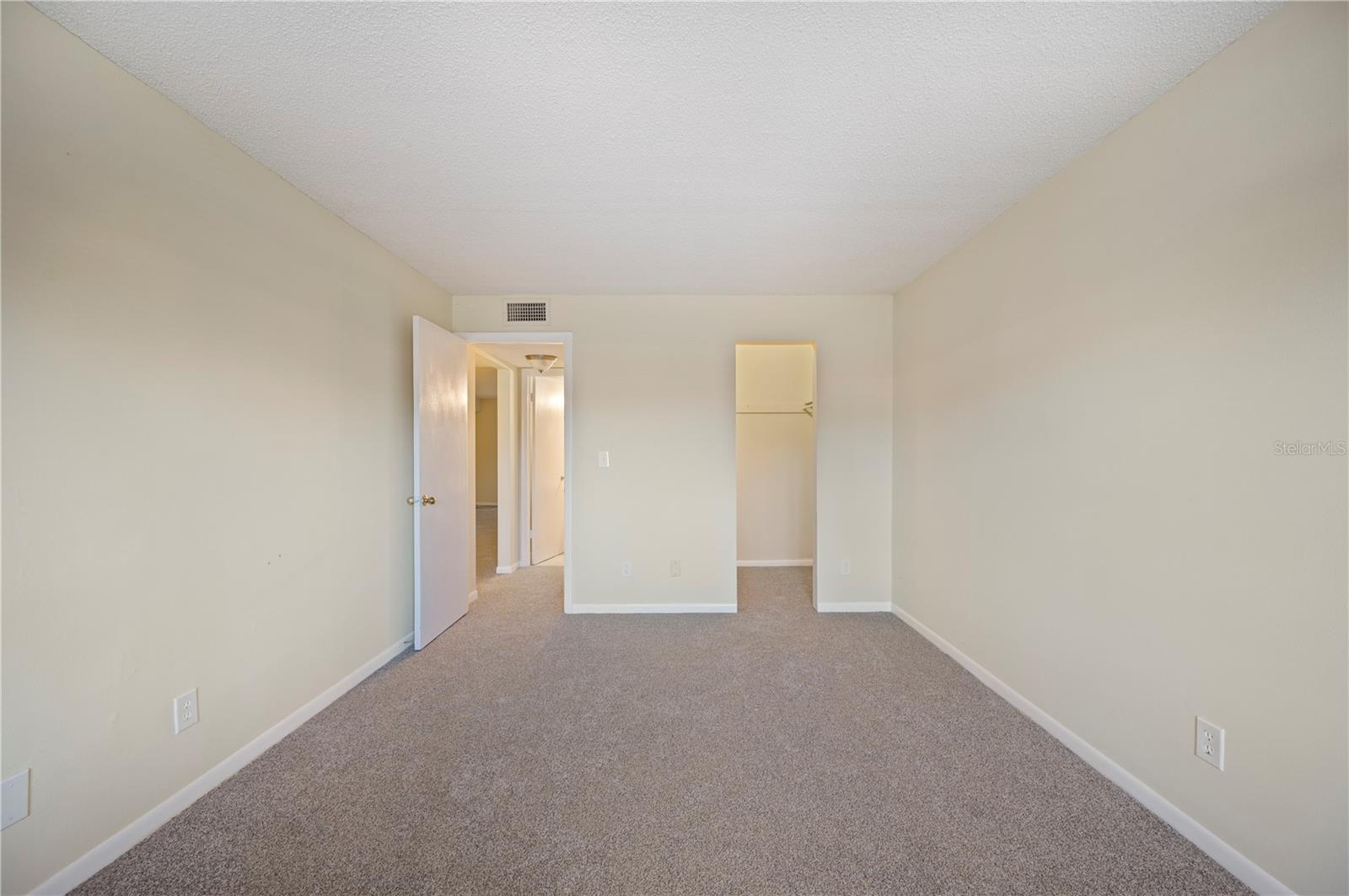 Image 16 of 27 For 400 El Camino Drive 204