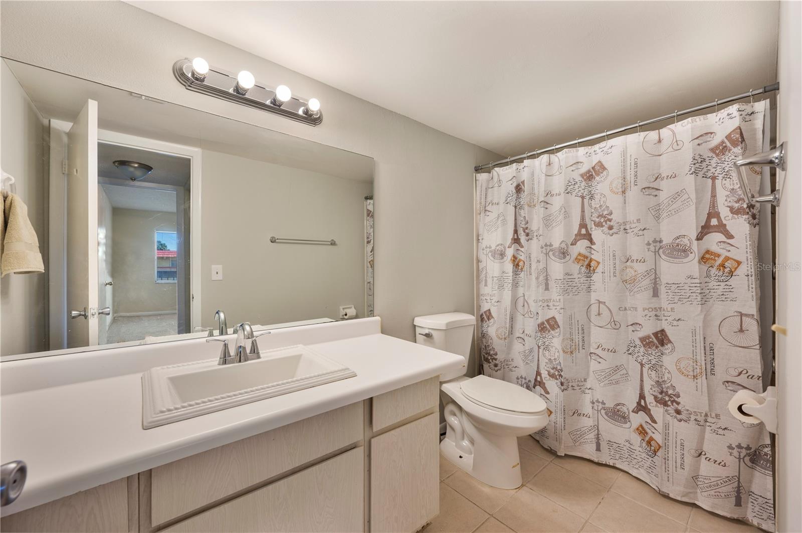 Image 17 of 27 For 400 El Camino Drive 204