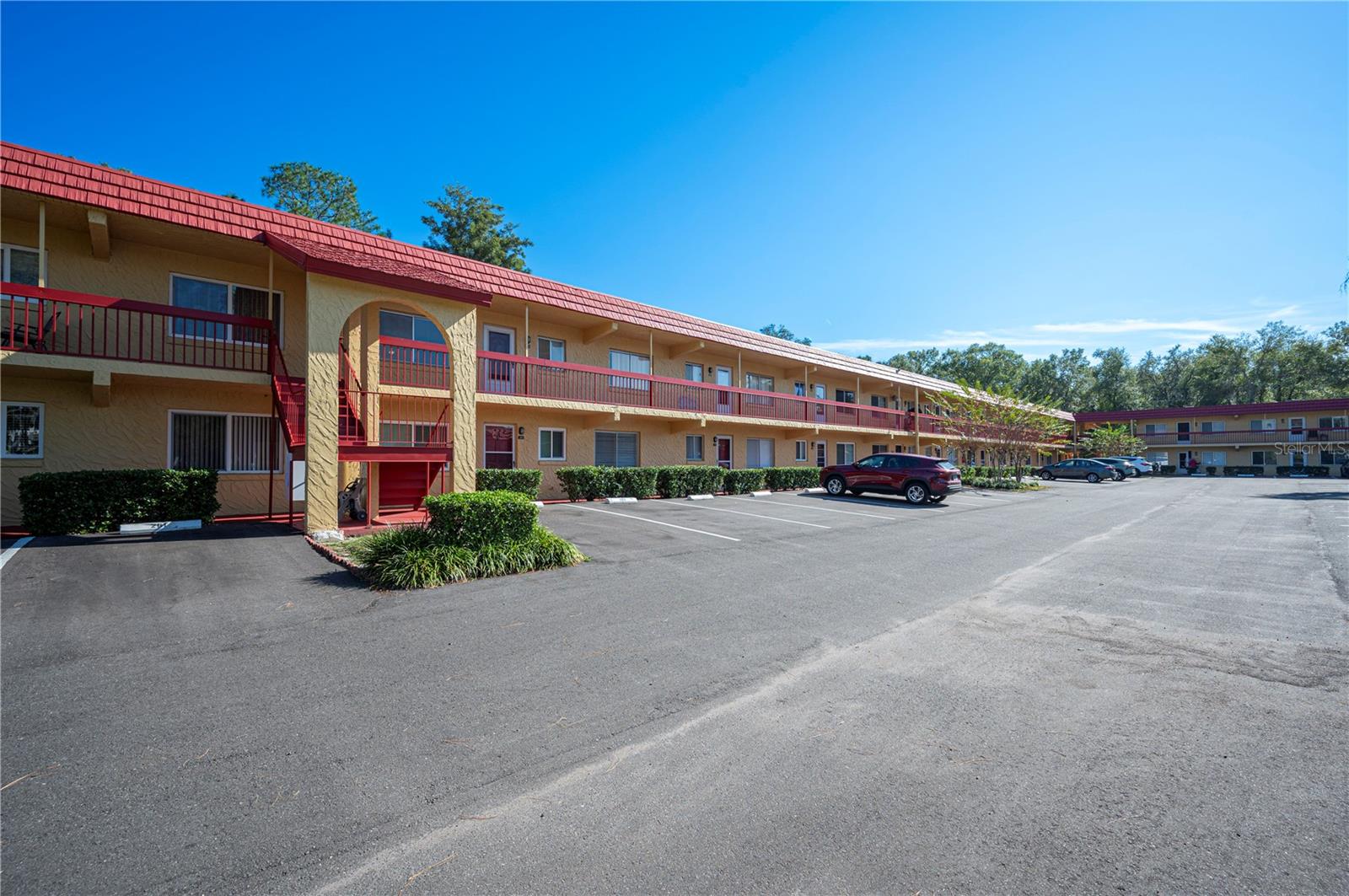 Image 3 of 27 For 400 El Camino Drive 204