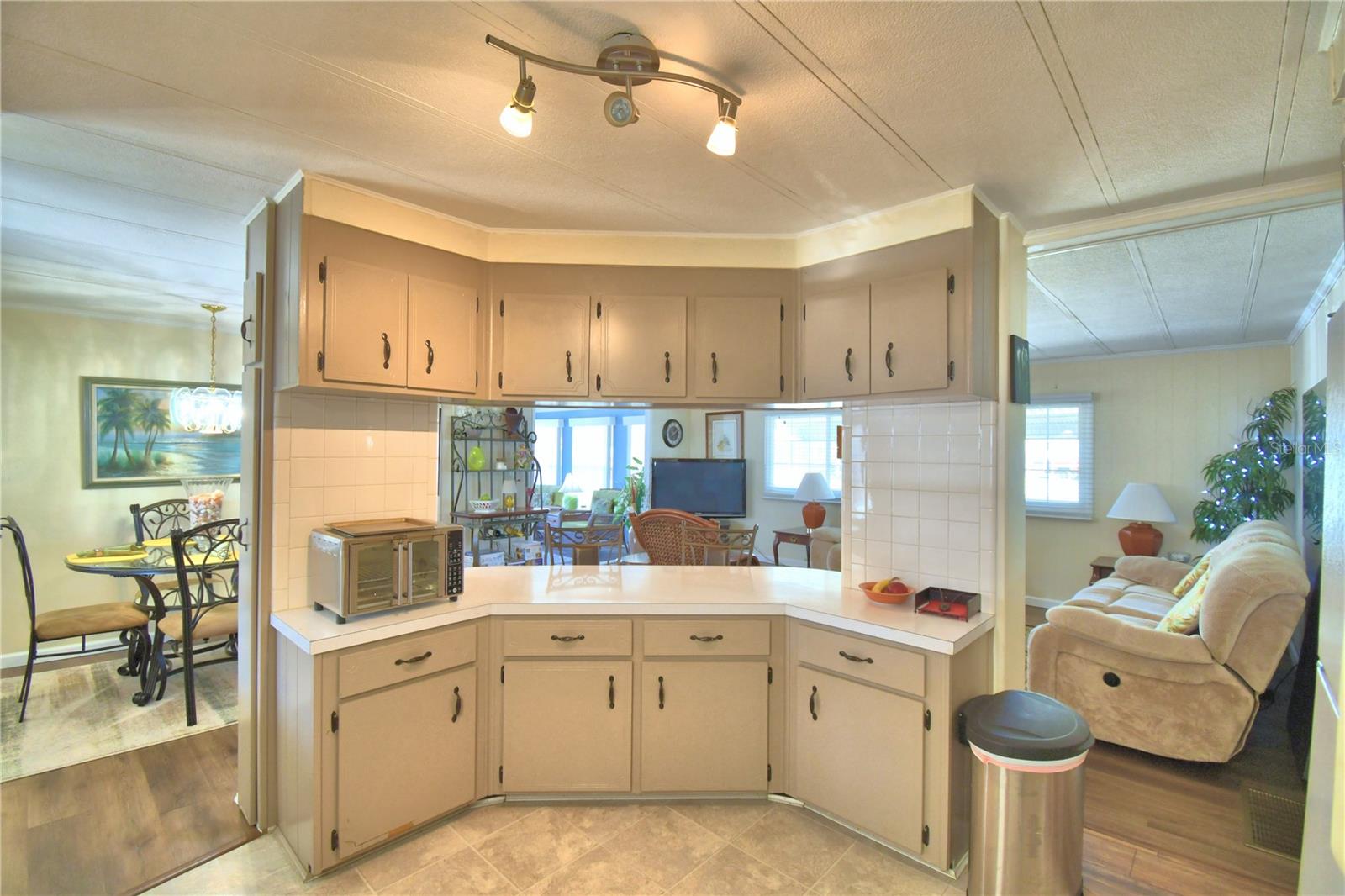 Image 17 of 52 For 112 Paradise Lane