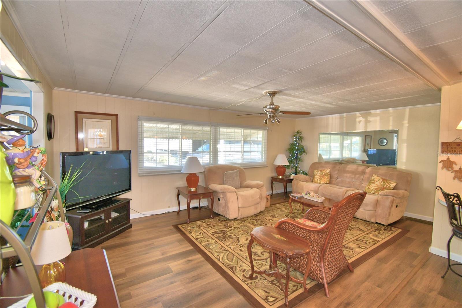 Image 7 of 52 For 112 Paradise Lane