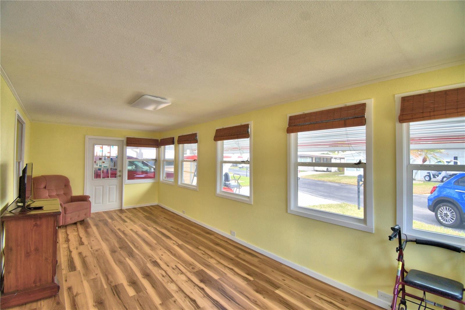 Image 23 of 42 For 145 Holiday Lane