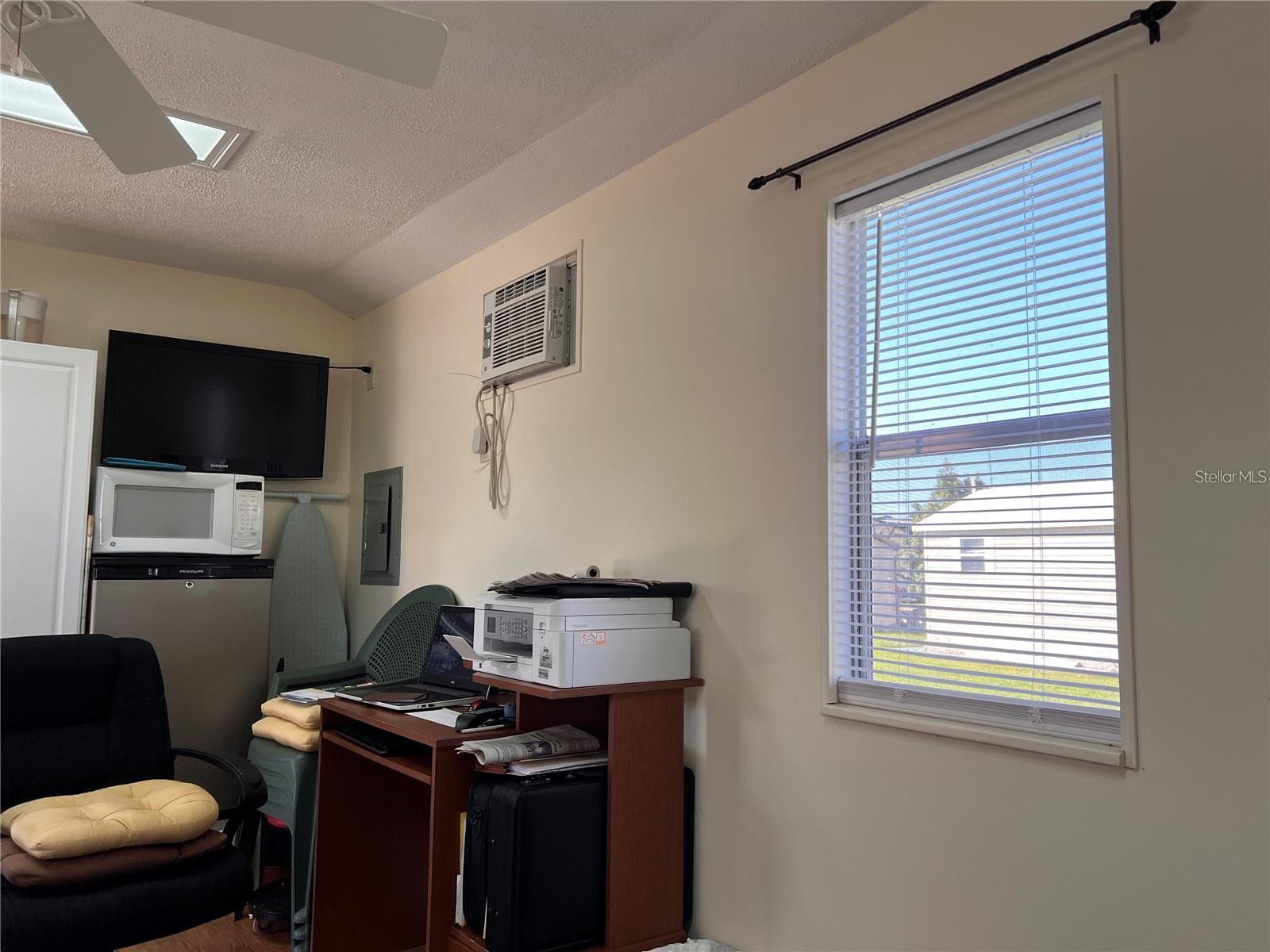 Image 11 of 39 For 5062 Southshore Drive