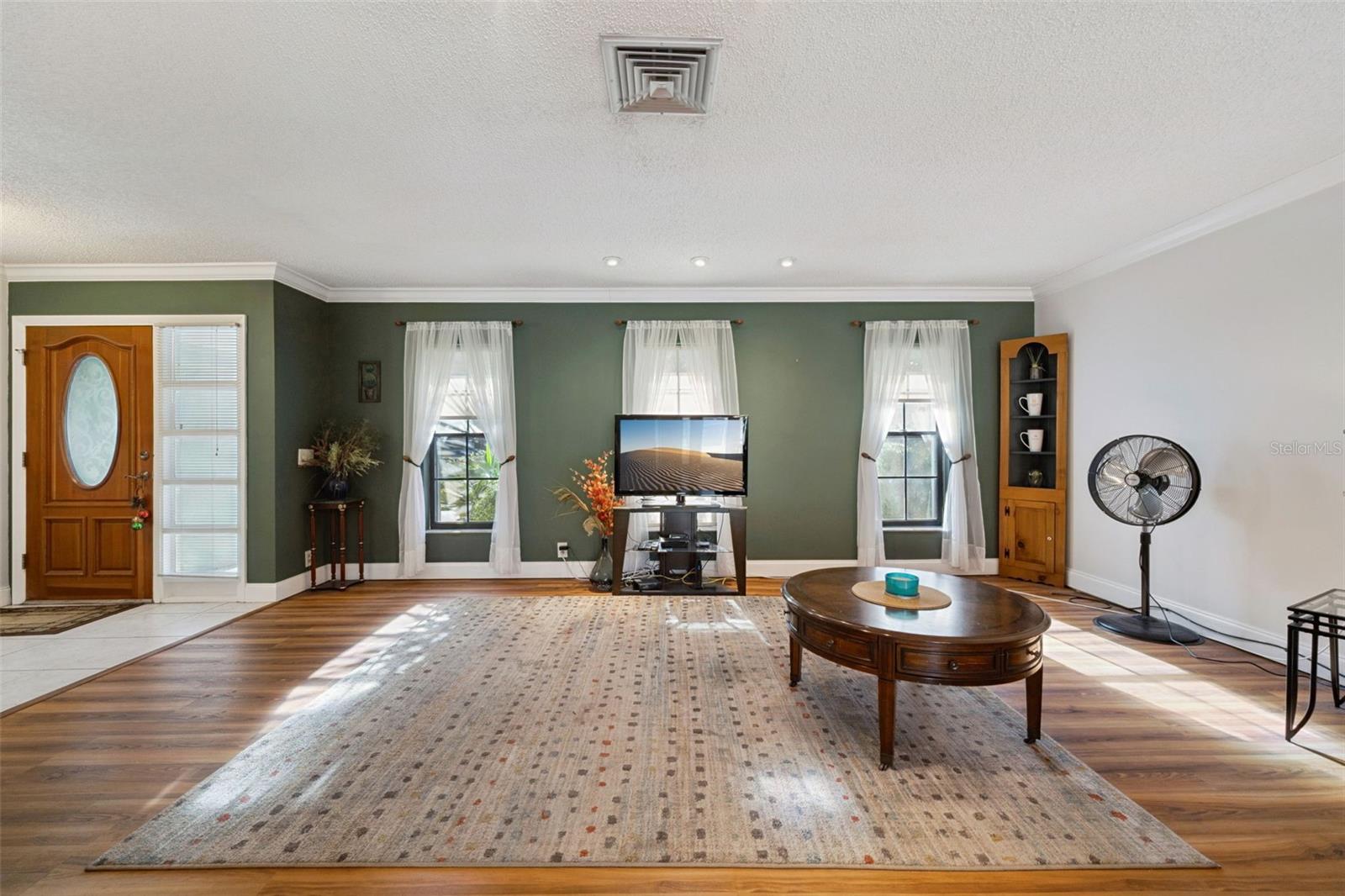 Image 3 of 50 For 260 Greenfield Road