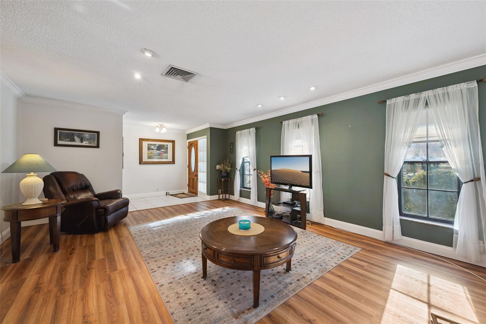 Image 4 of 50 For 260 Greenfield Road