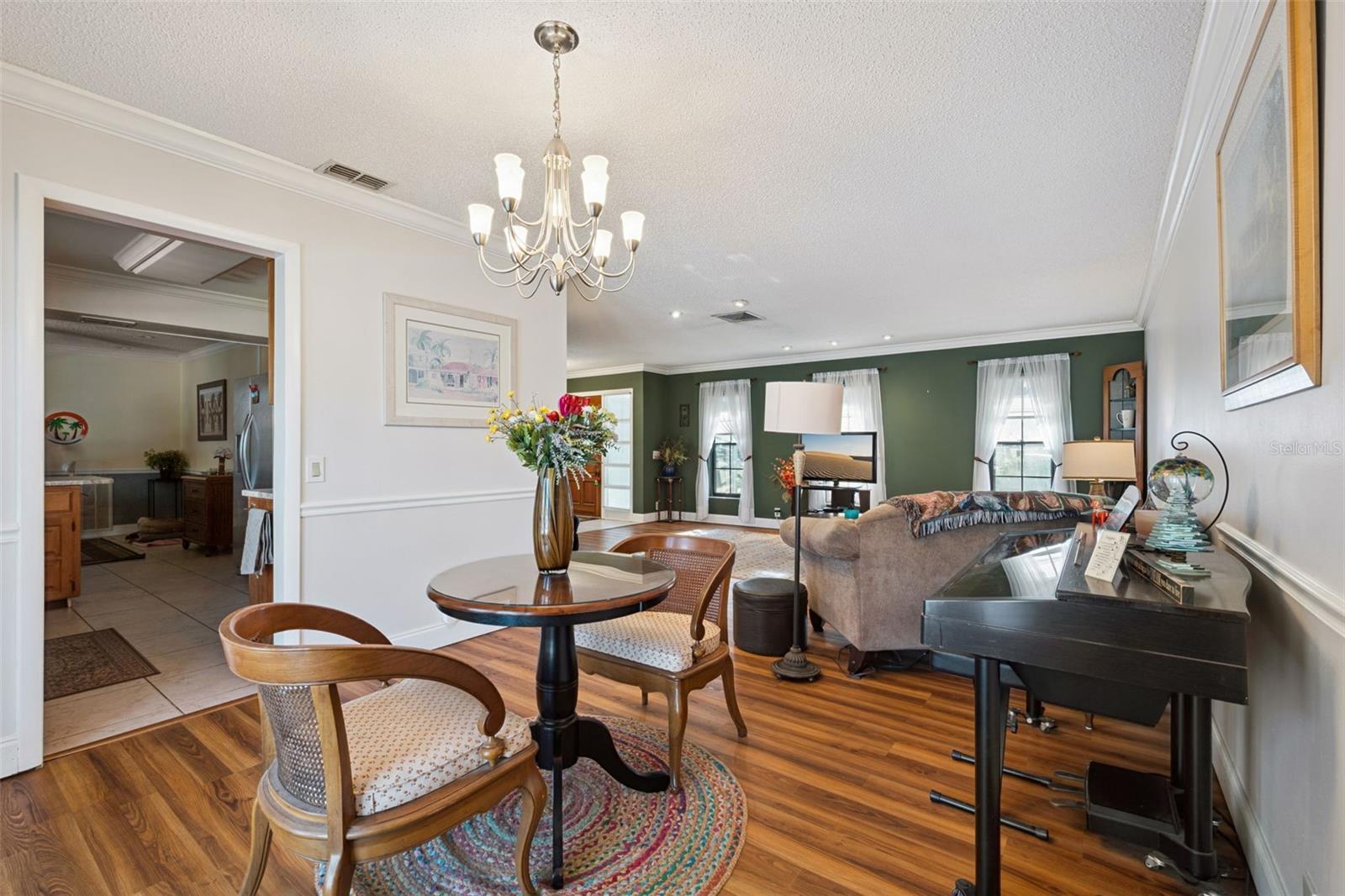 Image 7 of 50 For 260 Greenfield Road