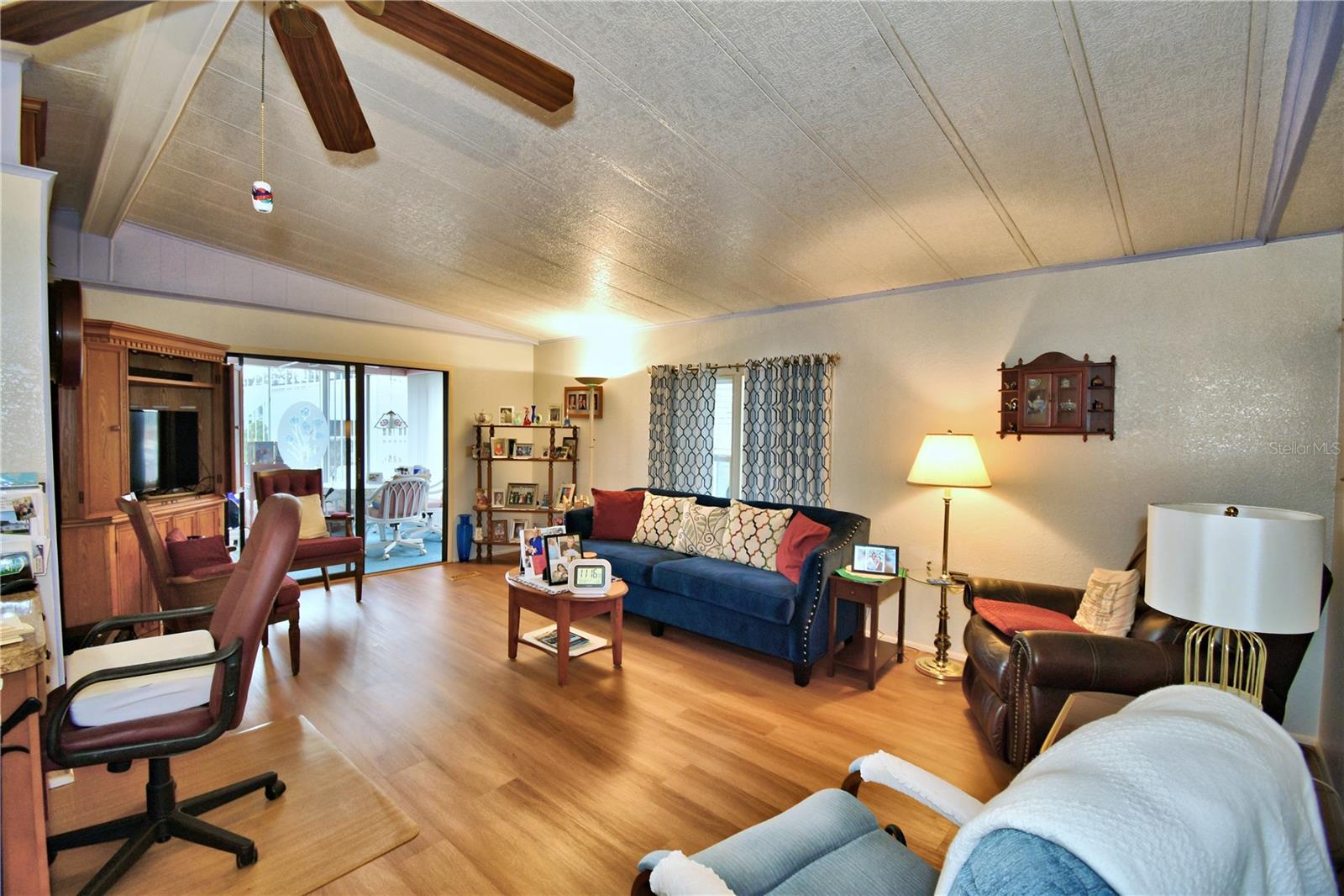 Image 14 of 67 For 4204 Cedarwood Street