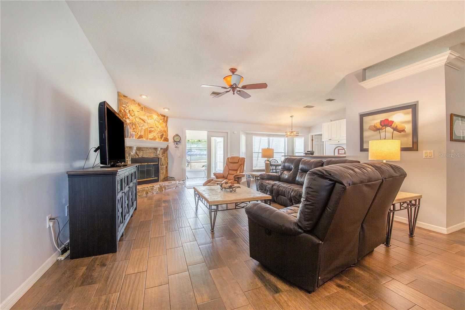 Image 29 of 57 For 2865 Pond View Drive