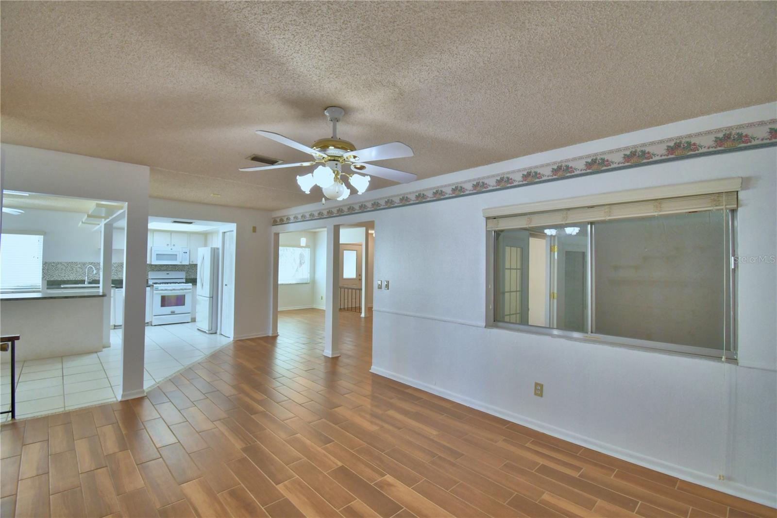 Image 16 of 51 For 447 San Jose Drive