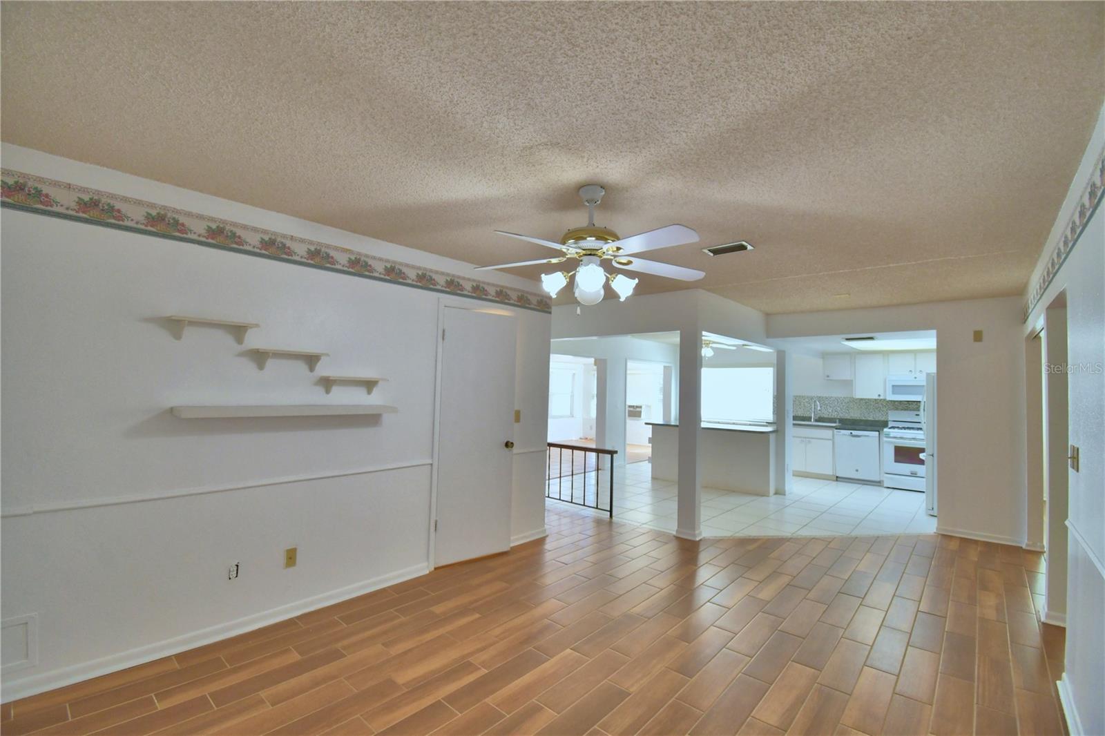 Image 17 of 51 For 447 San Jose Drive