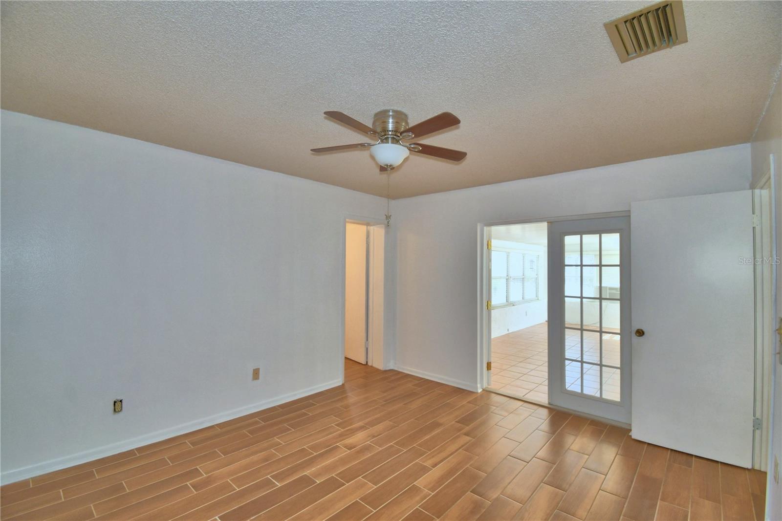 Image 23 of 51 For 447 San Jose Drive