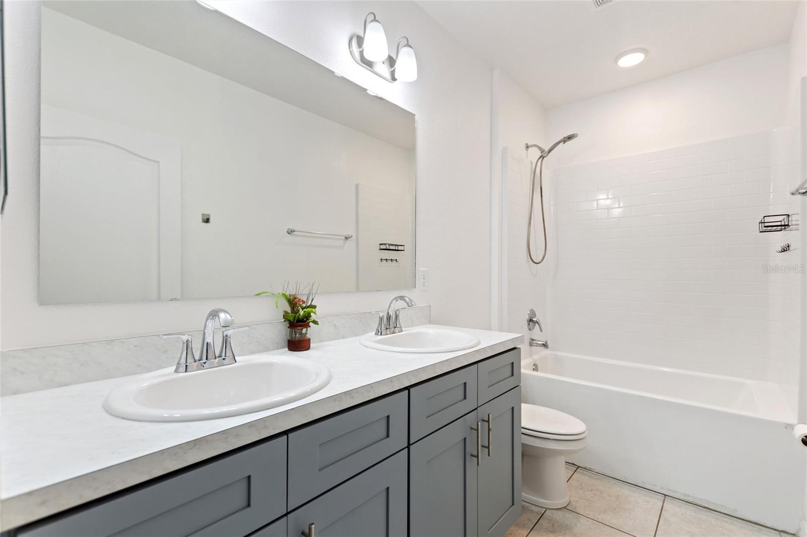 Listing photo id 22 for 1106 Althea Drive