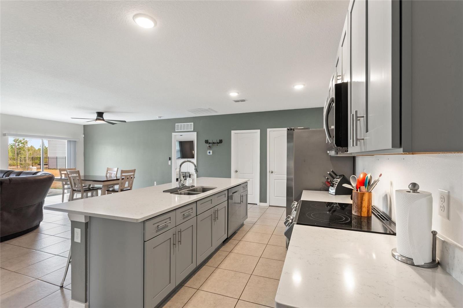 Listing photo id 4 for 1106 Althea Drive