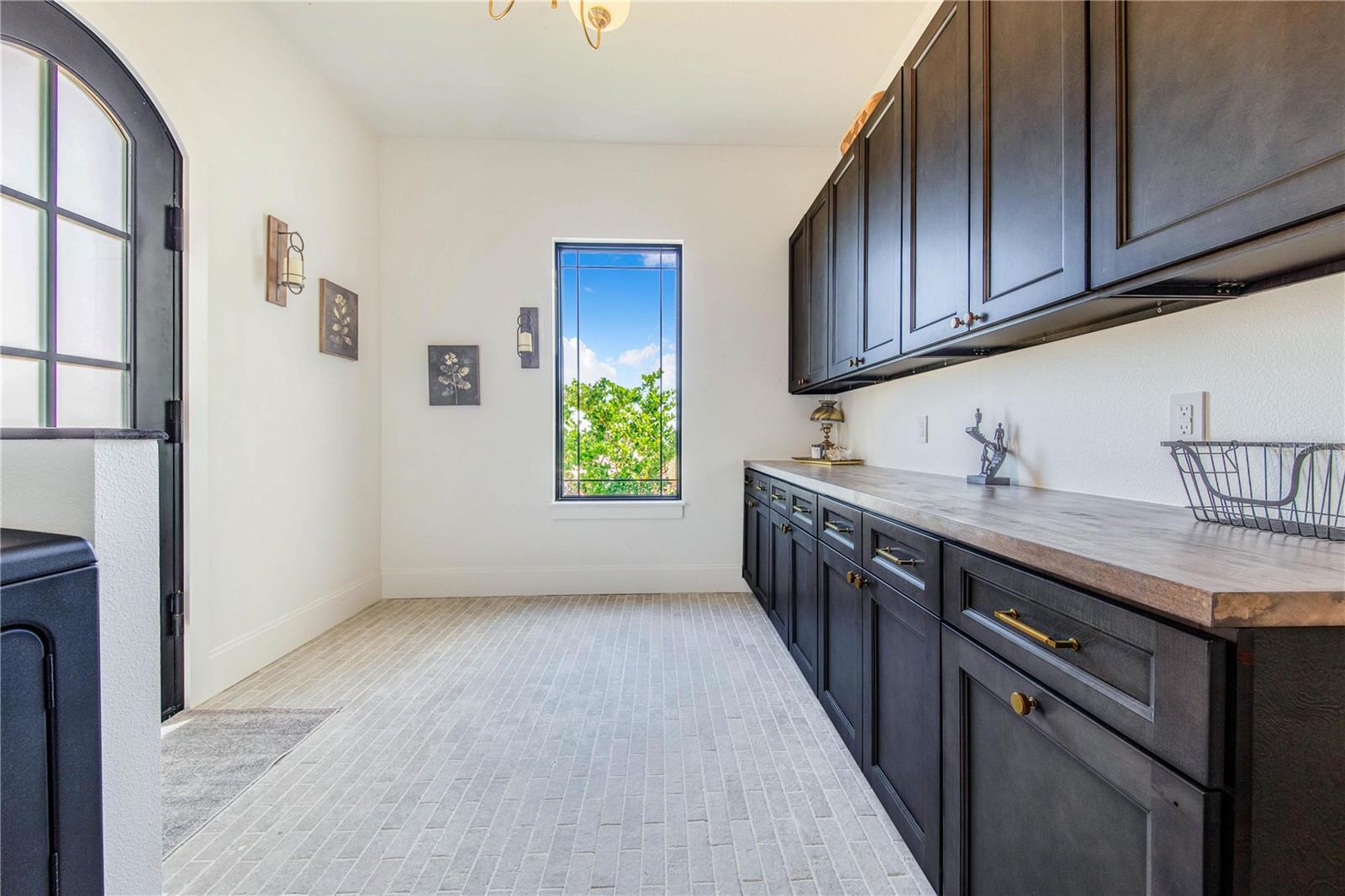 Image 36 of 84 For 1109 Minute Mann Road