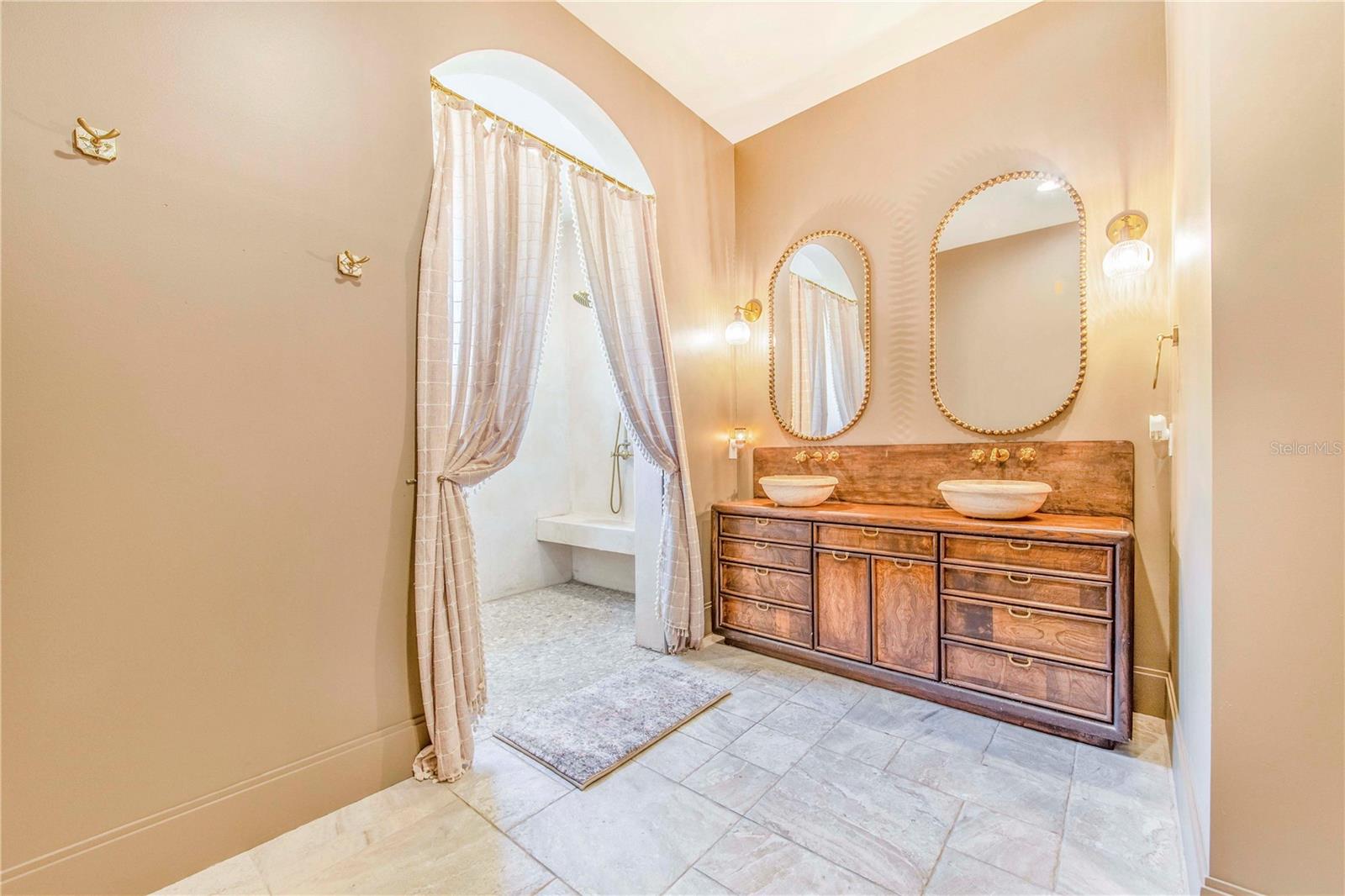 Image 43 of 84 For 1109 Minute Mann Road