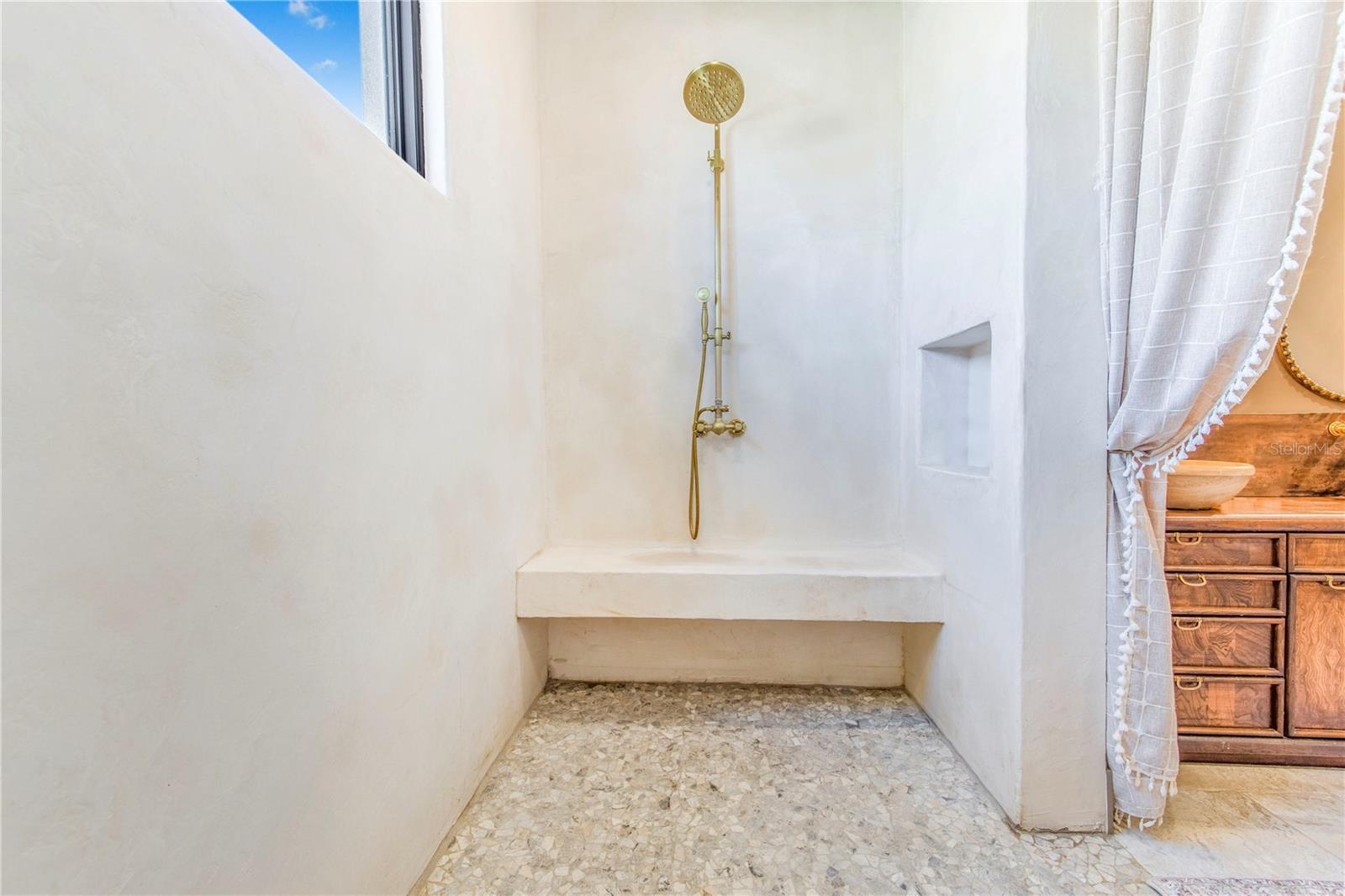 Image 44 of 84 For 1109 Minute Mann Road