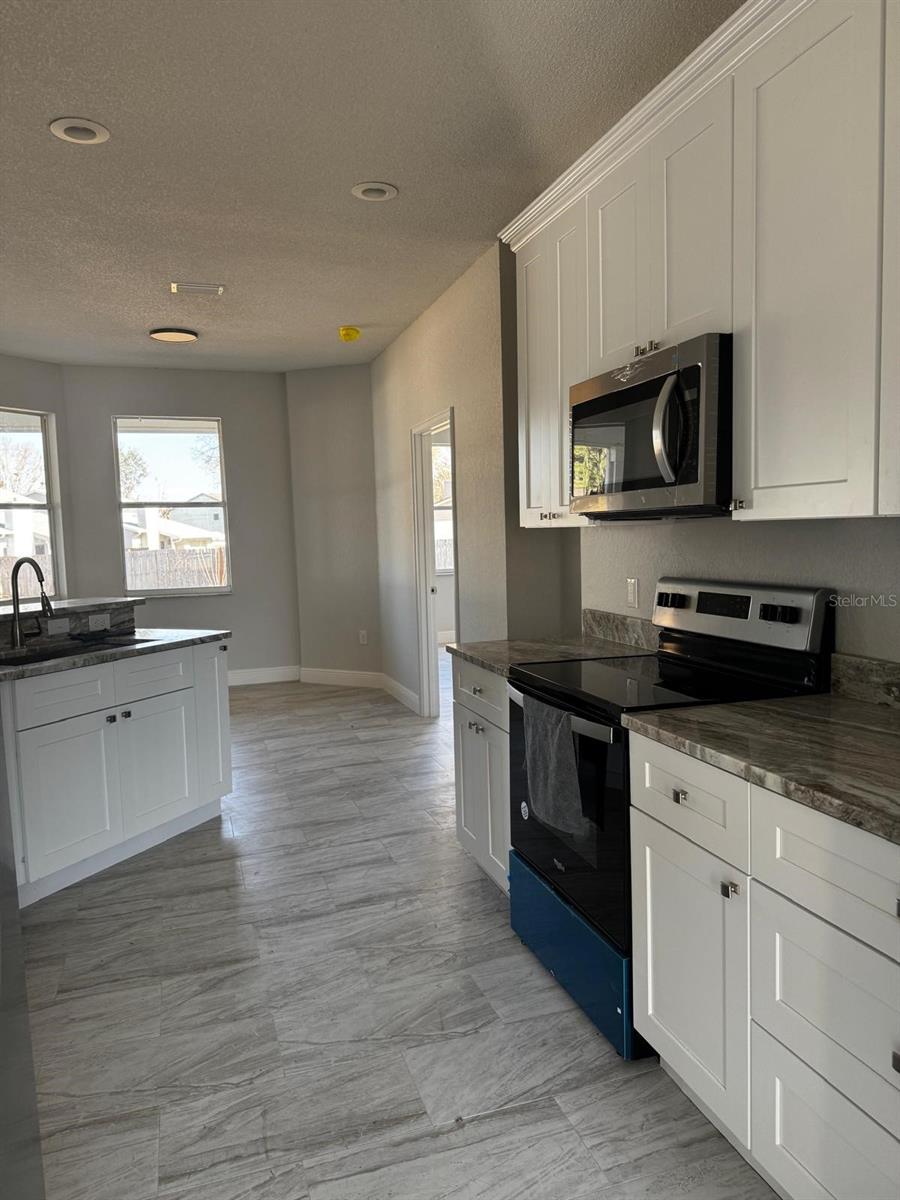 Image 14 of 28 For 183 Lake Thomas