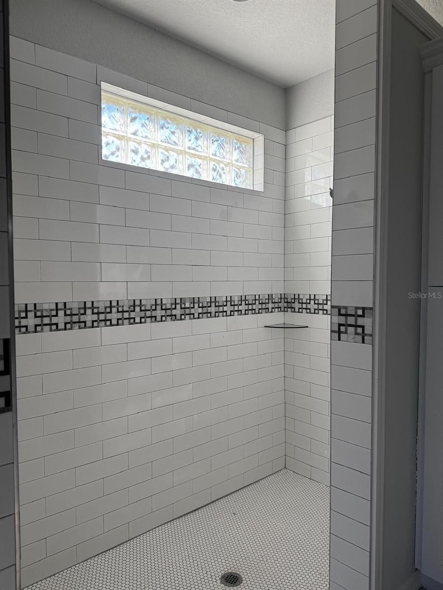 Image 21 of 28 For 183 Lake Thomas