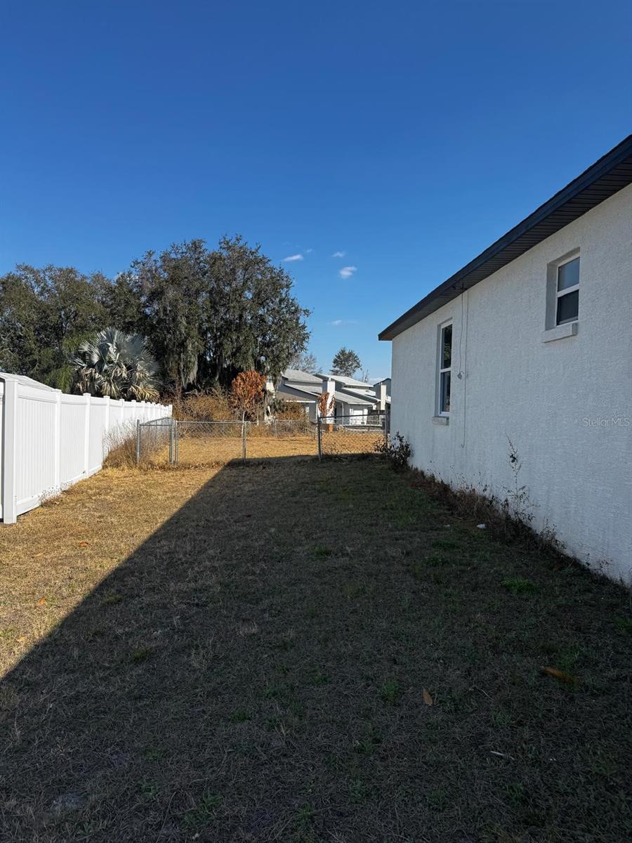 Image 23 of 28 For 183 Lake Thomas