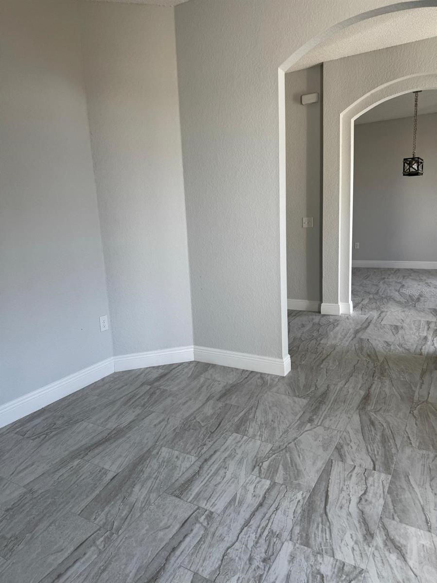 Image 3 of 28 For 183 Lake Thomas