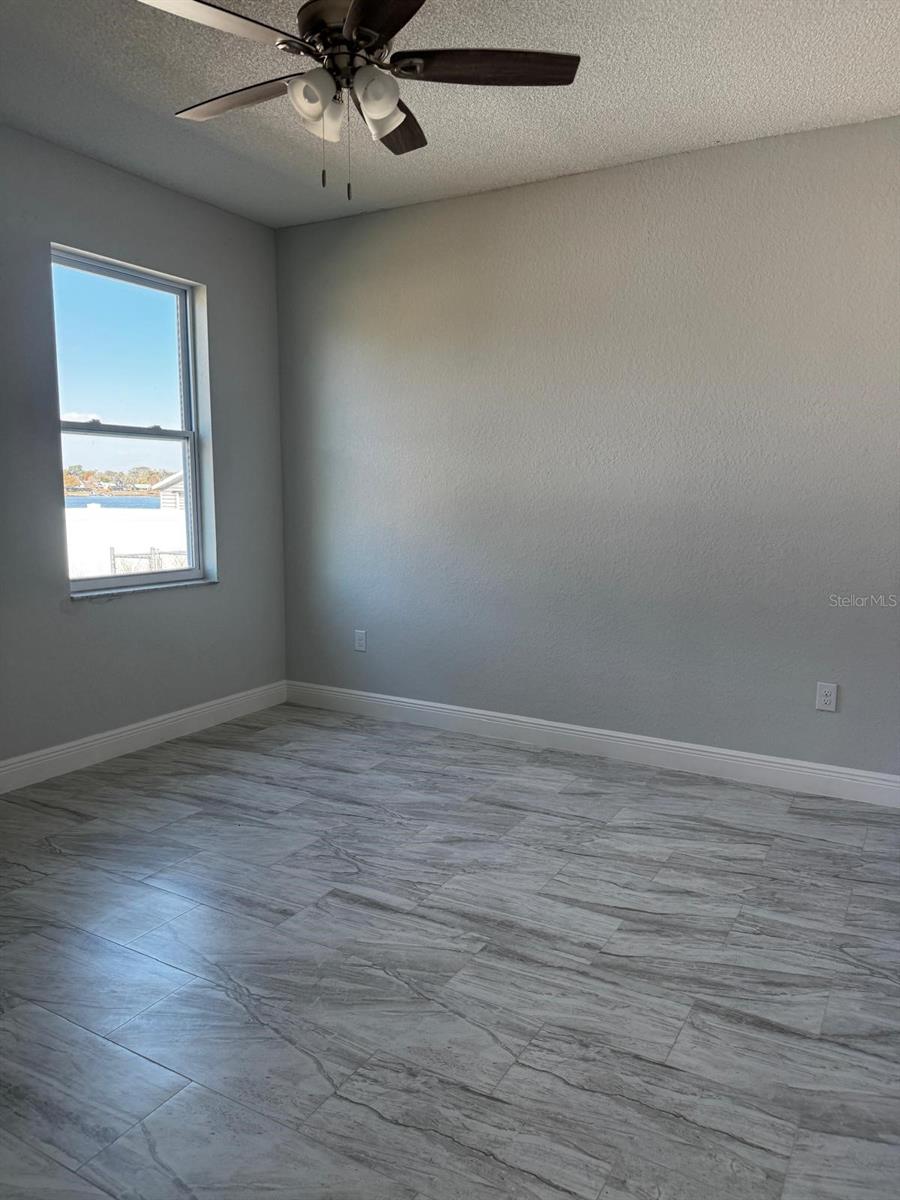 Image 4 of 28 For 183 Lake Thomas