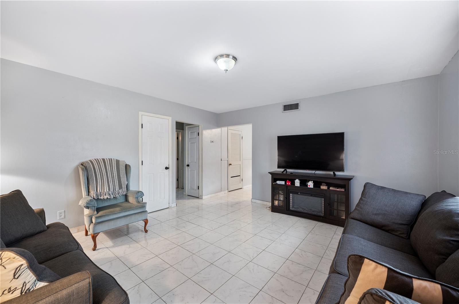 Image 18 of 29 For 105 Hill Circle