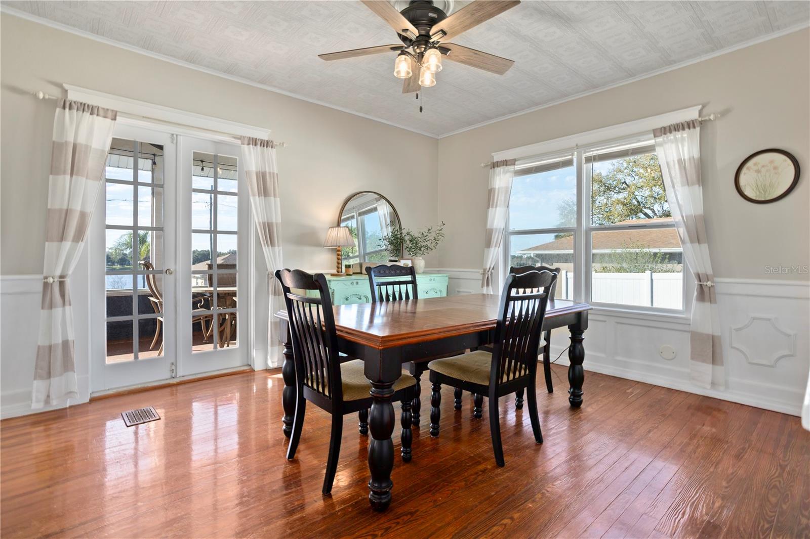 Image 7 of 60 For 517 Main Street