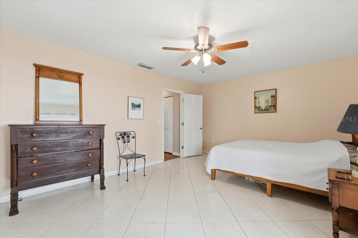 Image 26 of 48 For 2500 21st Street Nw 88