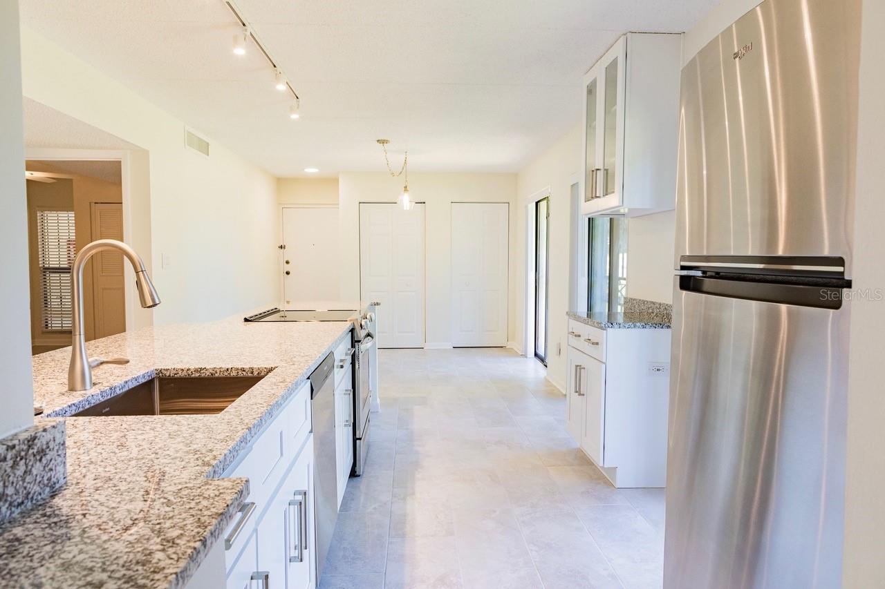 Image 11 of 17 For 208 Lake Howard Drive Nw 104