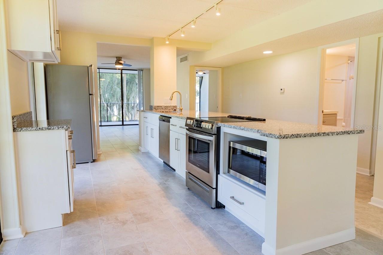 Image 7 of 17 For 208 Lake Howard Drive Nw 104