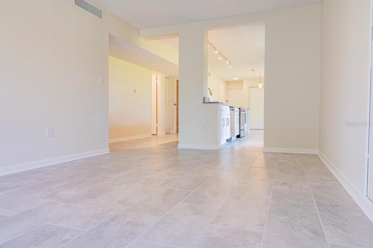 Image 8 of 17 For 208 Lake Howard Drive Nw 104