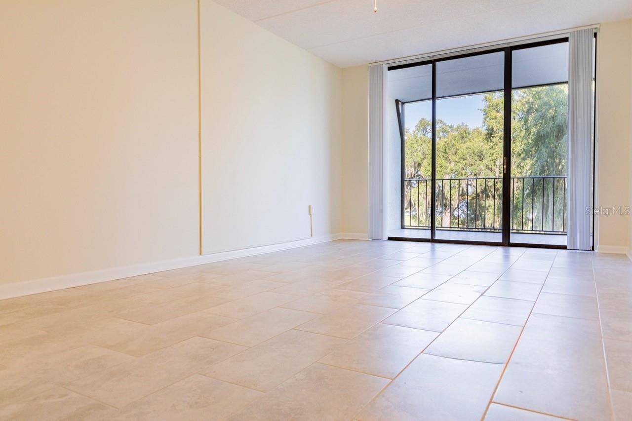 Image 9 of 17 For 208 Lake Howard Drive Nw 104