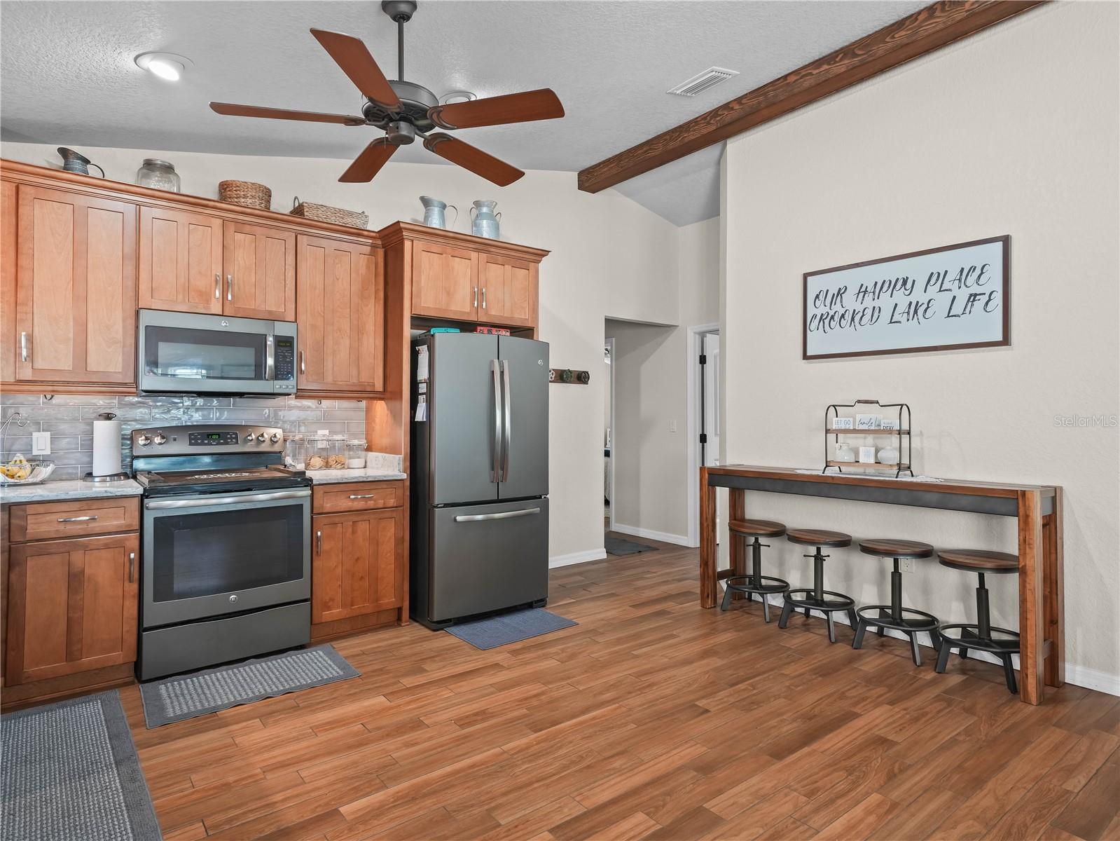 Listing photo id 10 for 1055 Sunset Trail