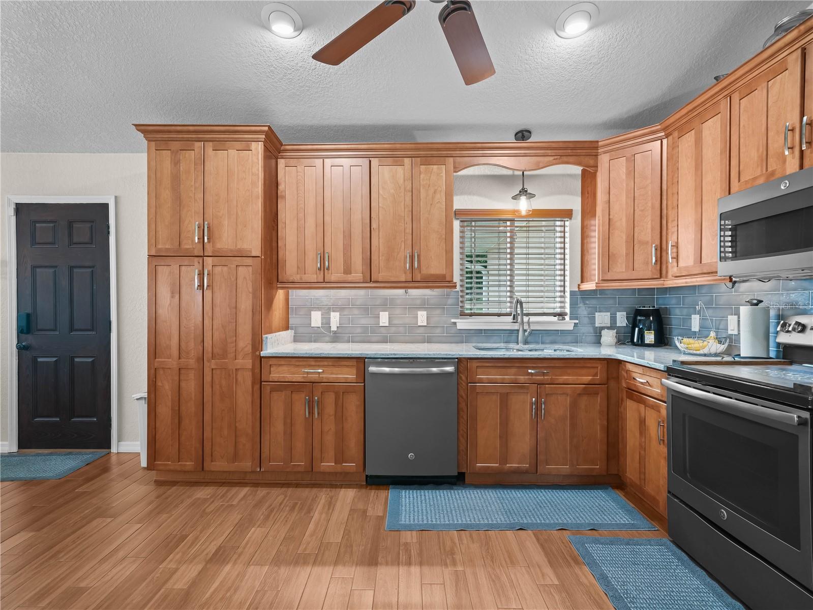 Listing photo id 11 for 1055 Sunset Trail