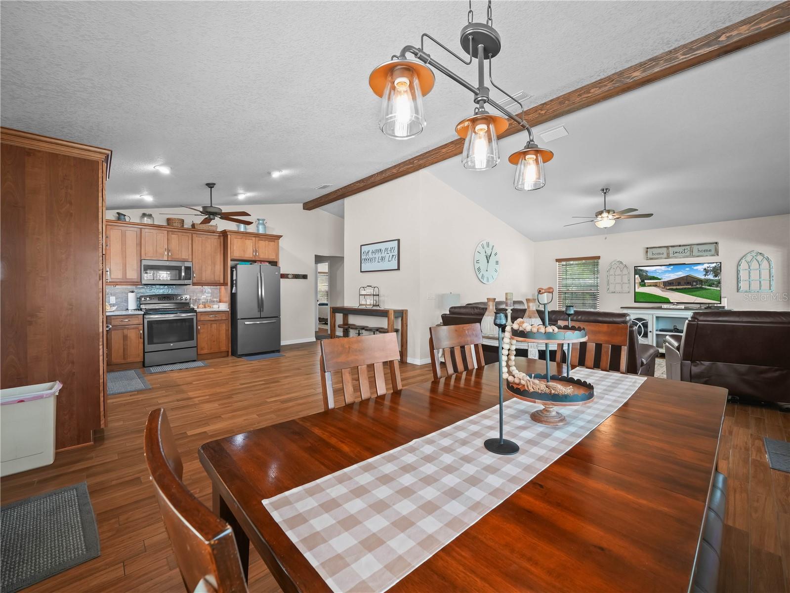 Listing photo id 13 for 1055 Sunset Trail