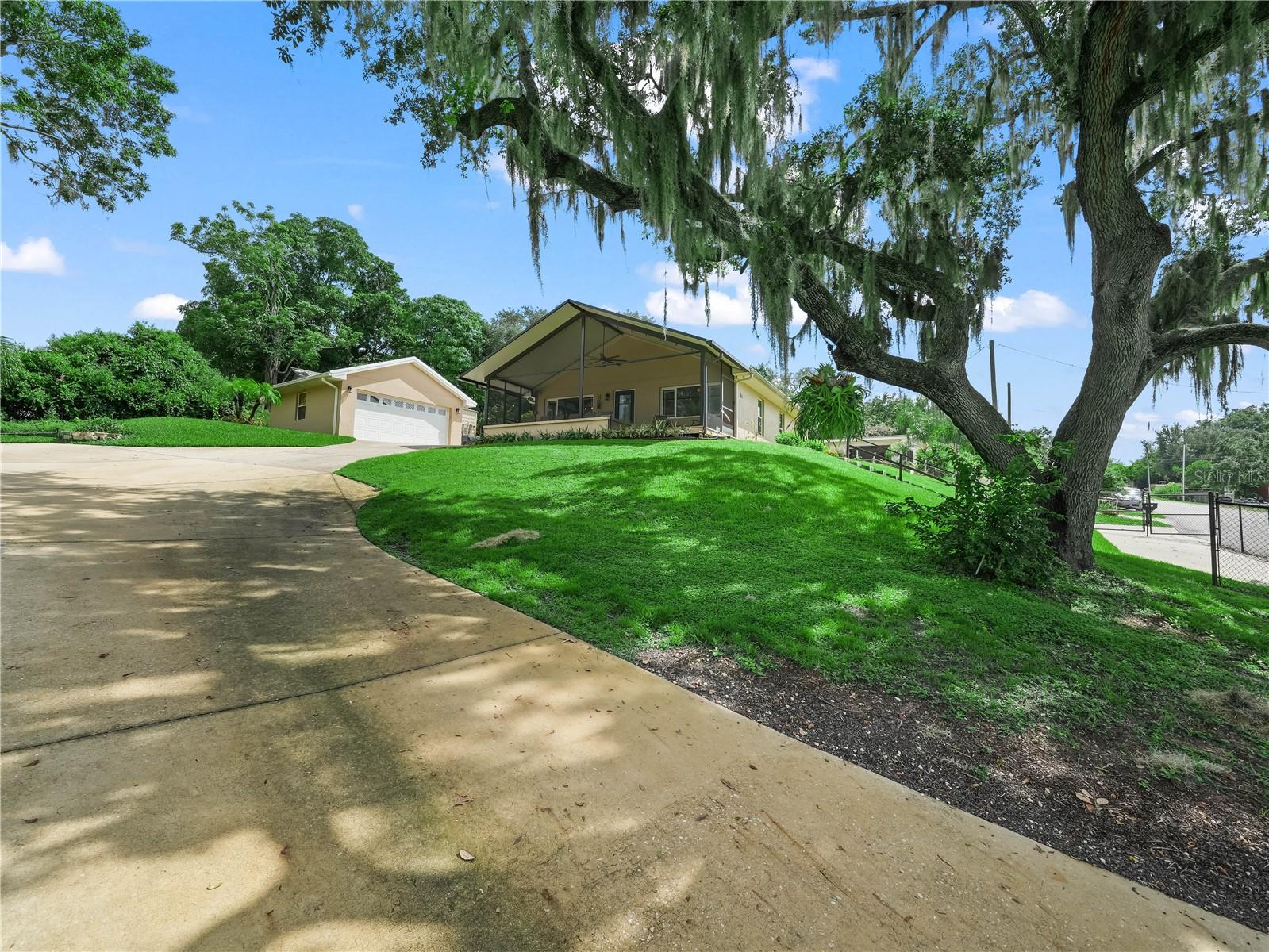 Listing photo id 0 for 1055 Sunset Trail