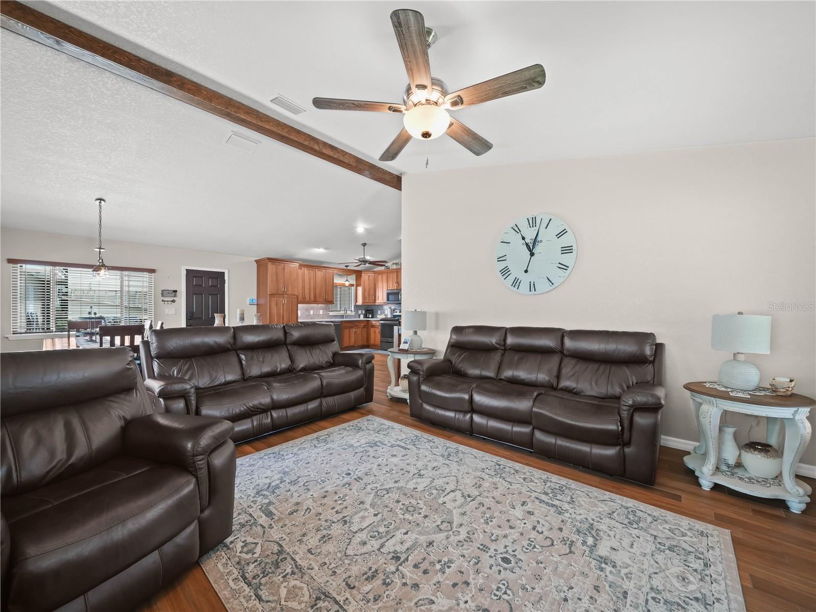 Listing photo id 7 for 1055 Sunset Trail