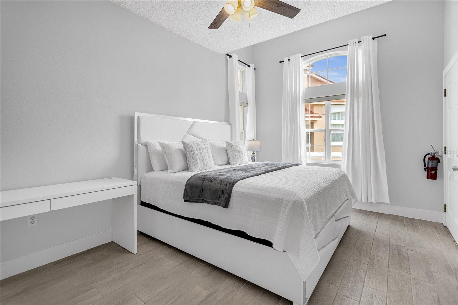 Image 11 of 27 For 938 Park Terrace Circle