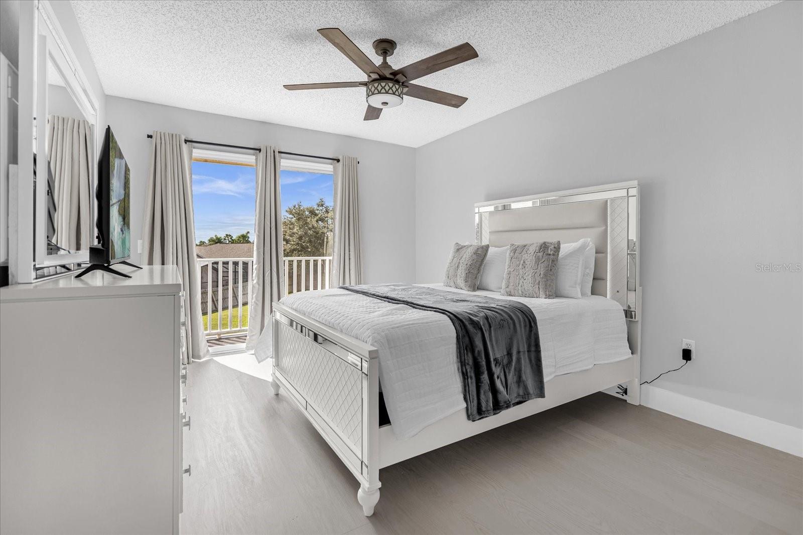 Image 12 of 27 For 938 Park Terrace Circle