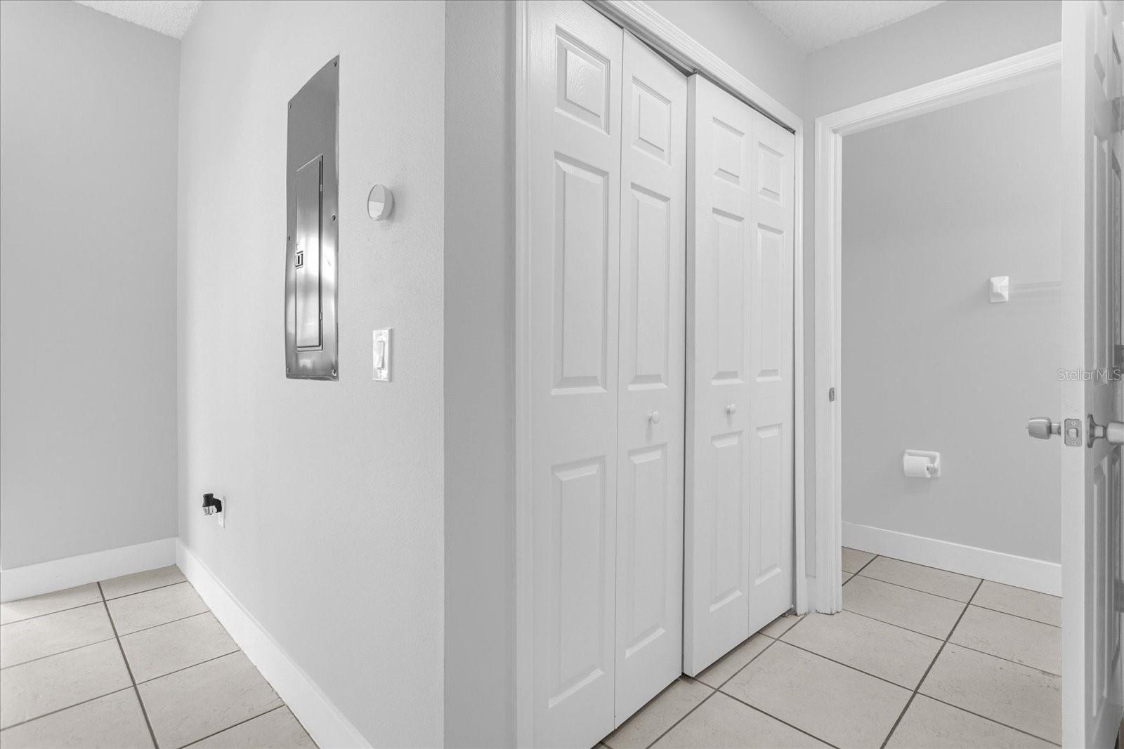 Image 13 of 27 For 938 Park Terrace Circle