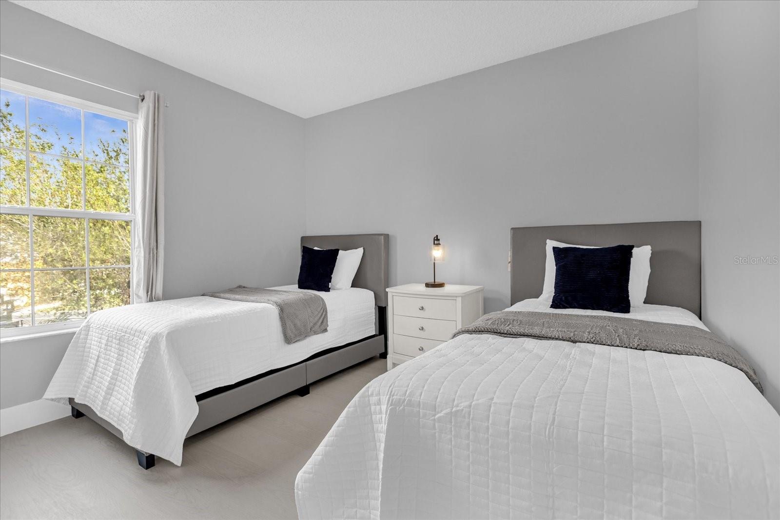 Image 17 of 27 For 938 Park Terrace Circle