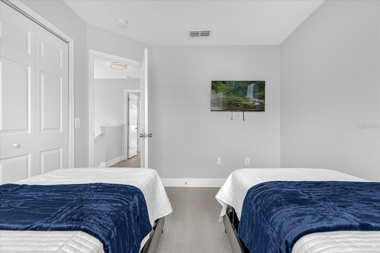 Image 19 of 27 For 938 Park Terrace Circle