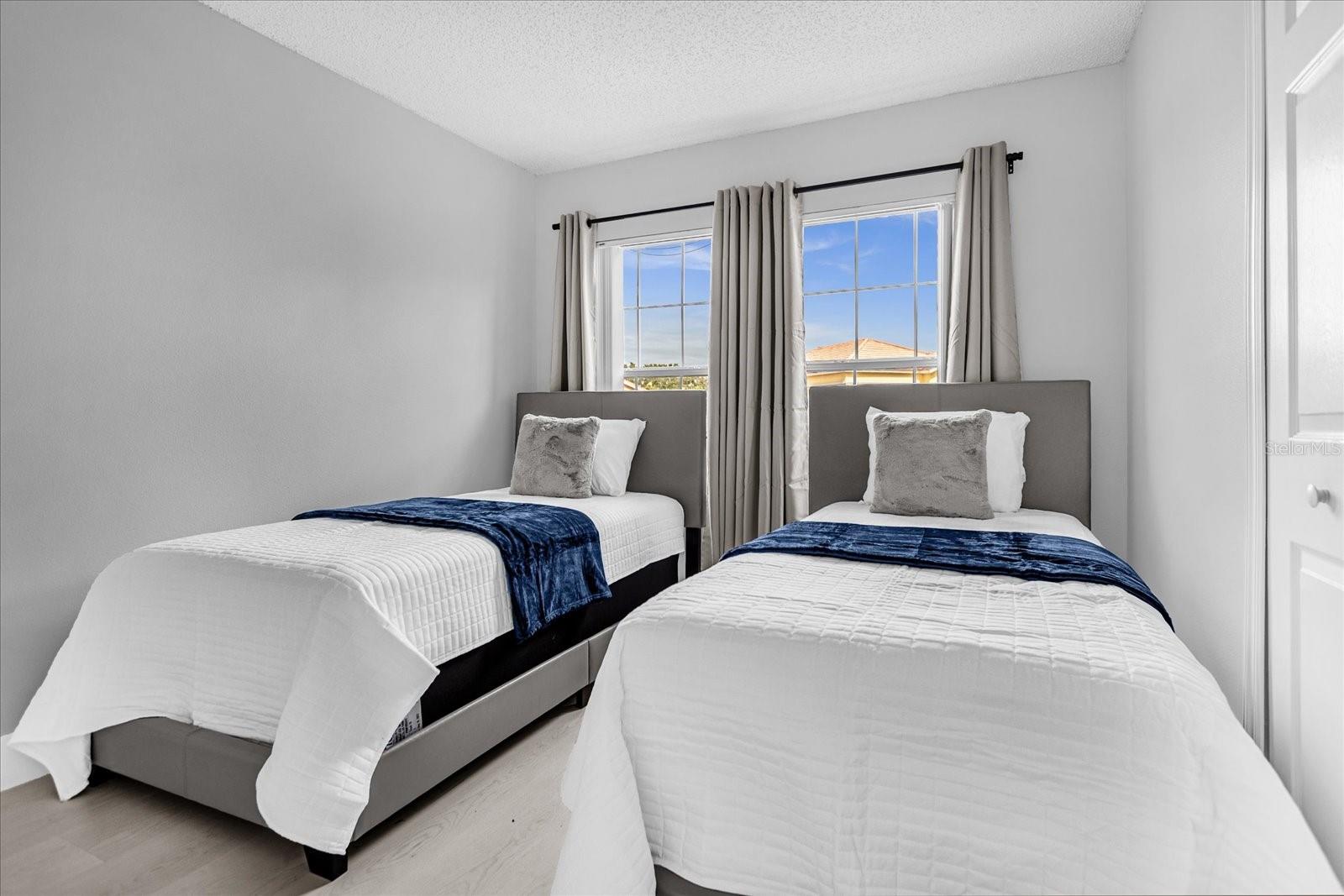 Image 20 of 27 For 938 Park Terrace Circle