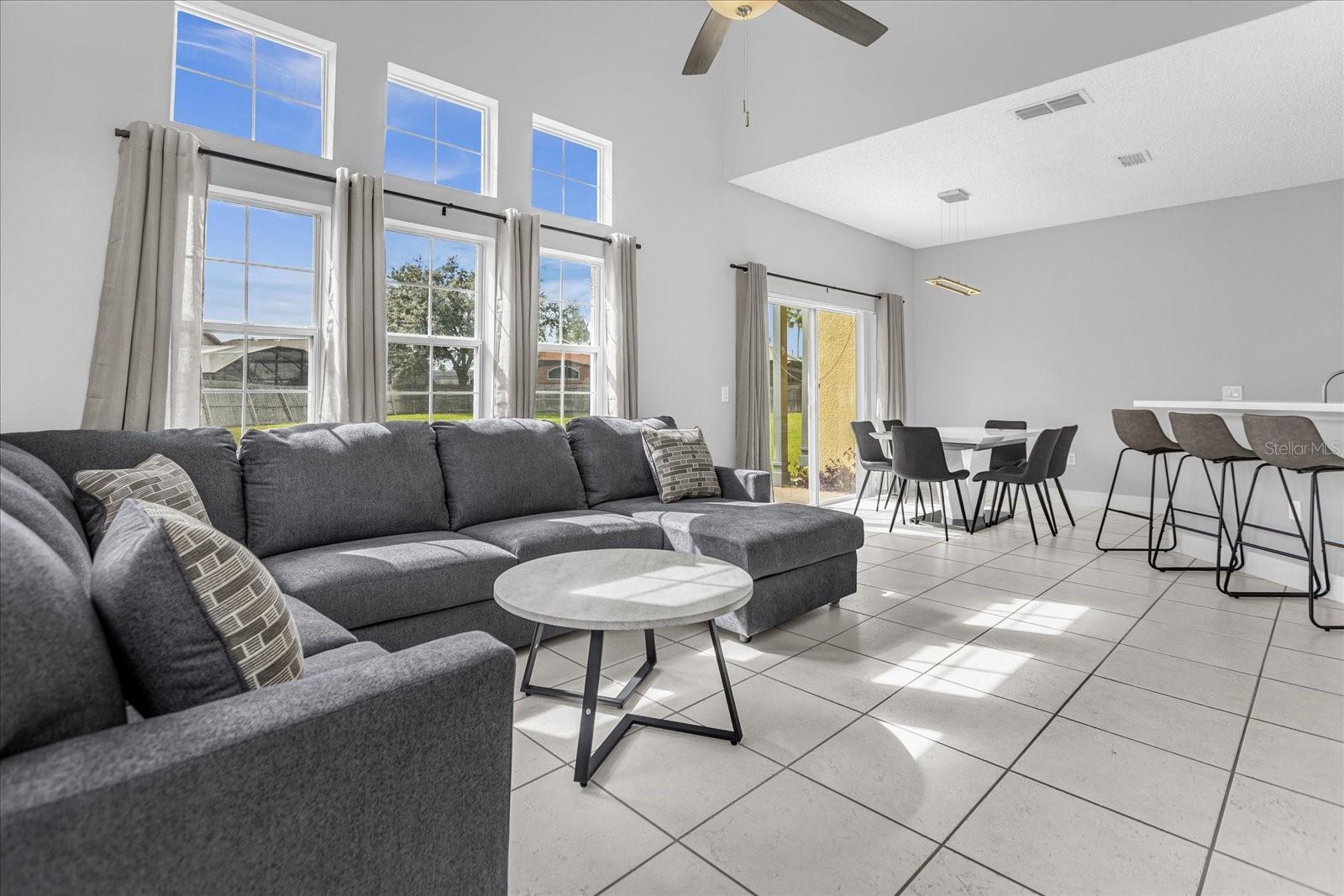 Image 4 of 27 For 938 Park Terrace Circle