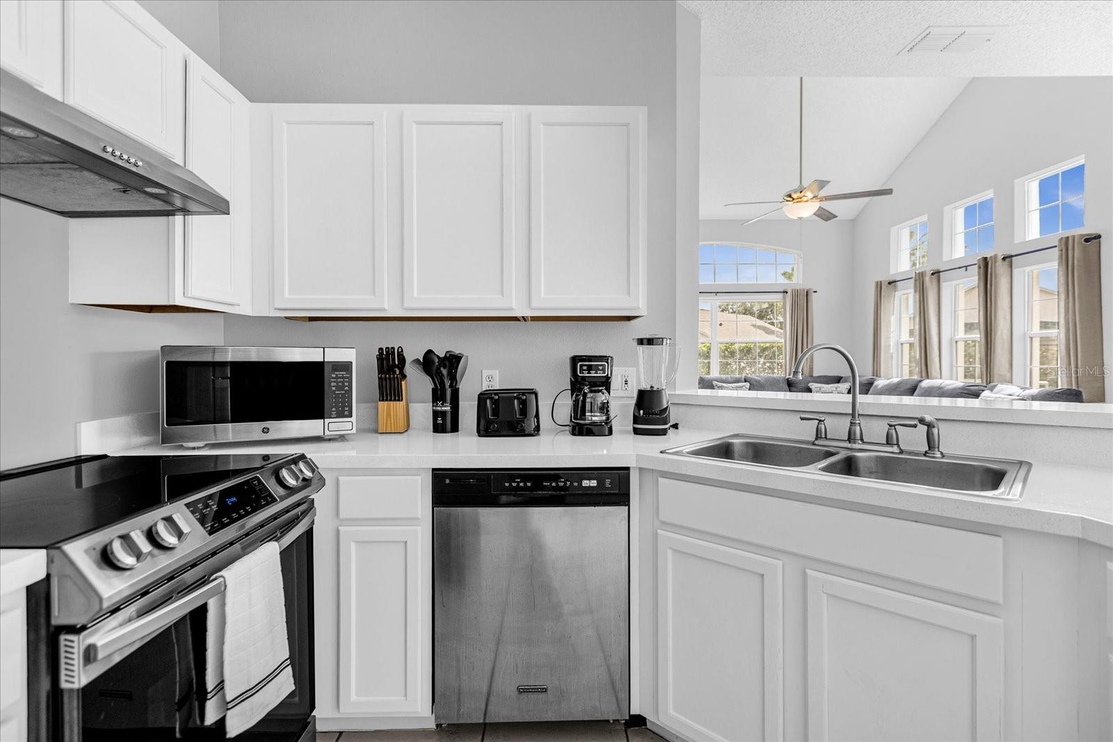 Image 5 of 27 For 938 Park Terrace Circle